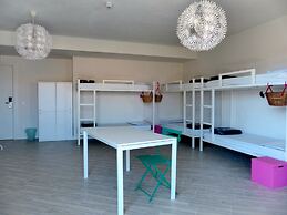 Meet Gardalake Hostel