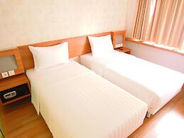 Whiz Hotel Cikini Jakarta