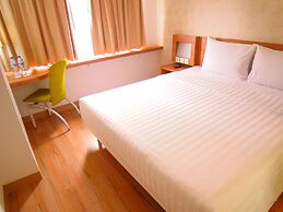 Whiz Hotel Cikini Jakarta