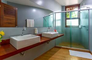 Sambass lounge beach cafe & Pousada