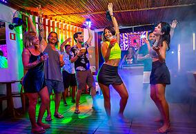 Sambass lounge beach cafe & Pousada