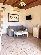 Skandalis Traditional Suites