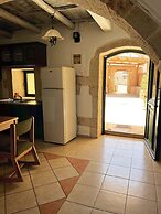 Skandalis Traditional Suites