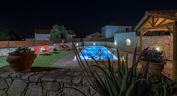 Skandalis Traditional Suites