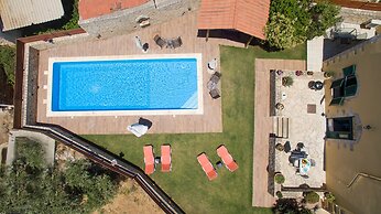 Skandalis Traditional Suites