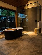 Rowena's Inn On The River