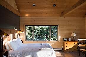 Rowena's Inn On The River