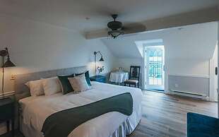 Rowena's Inn On The River