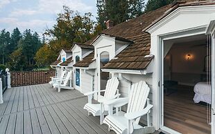 Rowena's Inn On The River