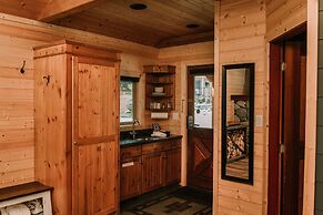 Rowena's Inn On The River