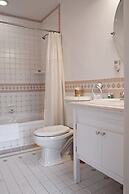 Rowena's Inn On The River