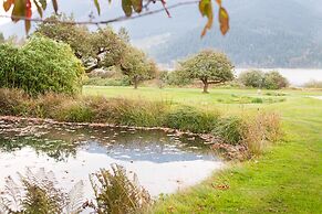 Rowena's Inn On The River