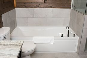 Rowena's Inn On The River