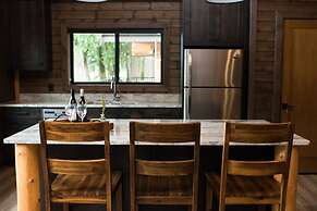 Rowena's Inn On The River