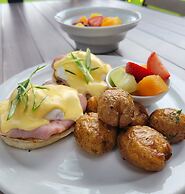 Rowena's Inn On The River