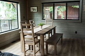 Rowena's Inn On The River