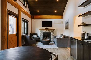 Rowena's Inn On The River