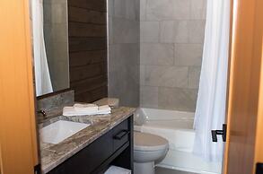 Rowena's Inn On The River