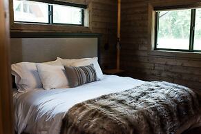 Rowena's Inn On The River