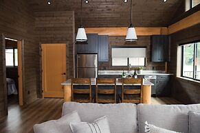 Rowena's Inn On The River