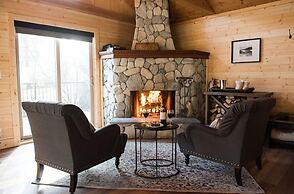 Rowena's Inn On The River