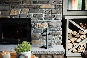 Rowena's Inn On The River