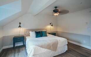 Rowena's Inn On The River