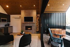 Rowena's Inn On The River