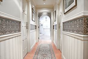 Rowena's Inn On The River