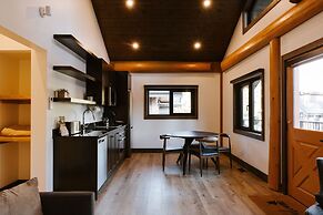 Rowena's Inn On The River