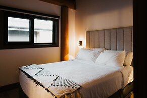 Rowena's Inn On The River