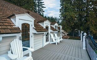 Rowena's Inn On The River