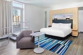 Aloft Tampa Downtown