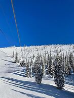 The Pine Lodge on Whitefish River