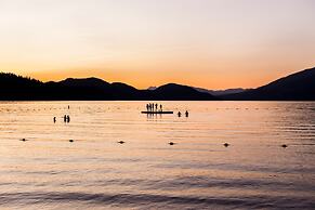 The Pine Lodge on Whitefish River