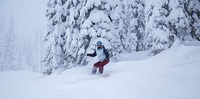 The Pine Lodge on Whitefish River