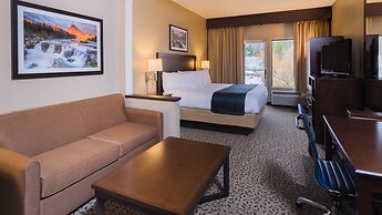 The Pine Lodge on Whitefish River