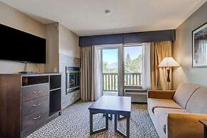 The Pine Lodge on Whitefish River