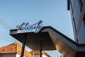 Felicity Garni Hotel