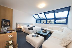 Felicity Garni Hotel