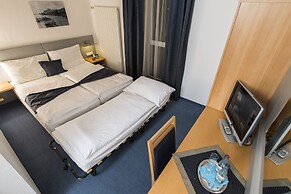 Felicity Garni Hotel