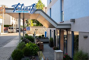 Felicity Garni Hotel