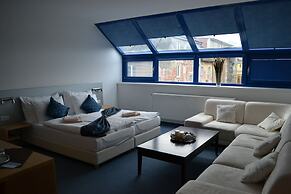 Felicity Garni Hotel