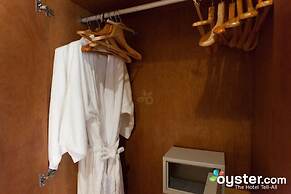 Coral Hotel Bangsaphan