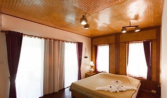Coral Hotel Bangsaphan