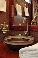 Coral Hotel Bangsaphan