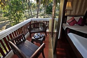 Coral Hotel Bangsaphan