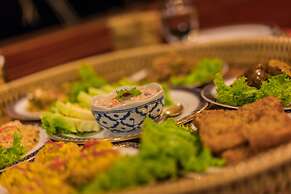 Coral Hotel Bangsaphan