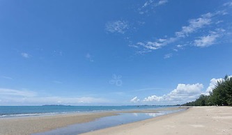 Coral Hotel Bangsaphan