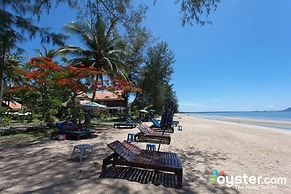 Coral Hotel Bangsaphan